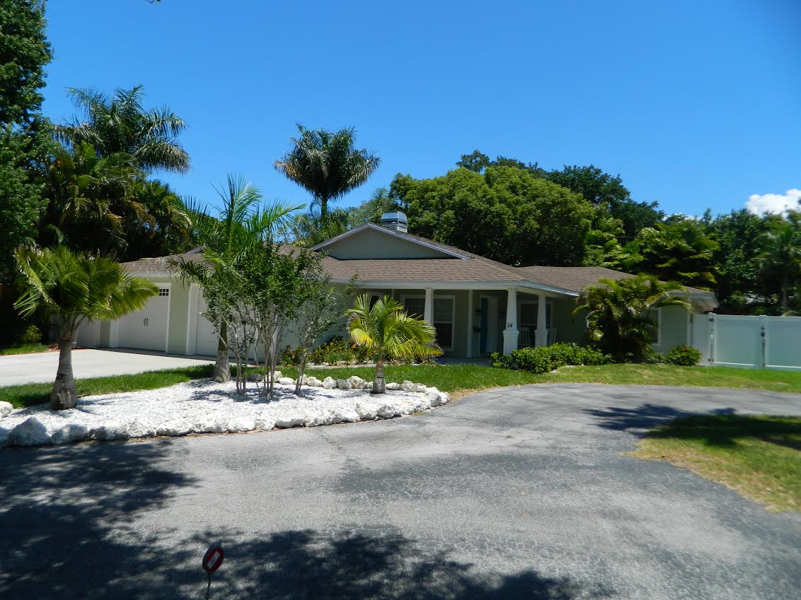 Single-story house with palm trees and driveway